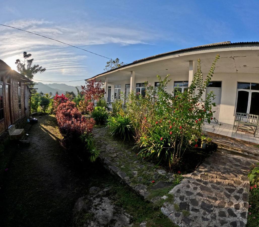 Hidayah Homestay Kelimutu Exterior photo